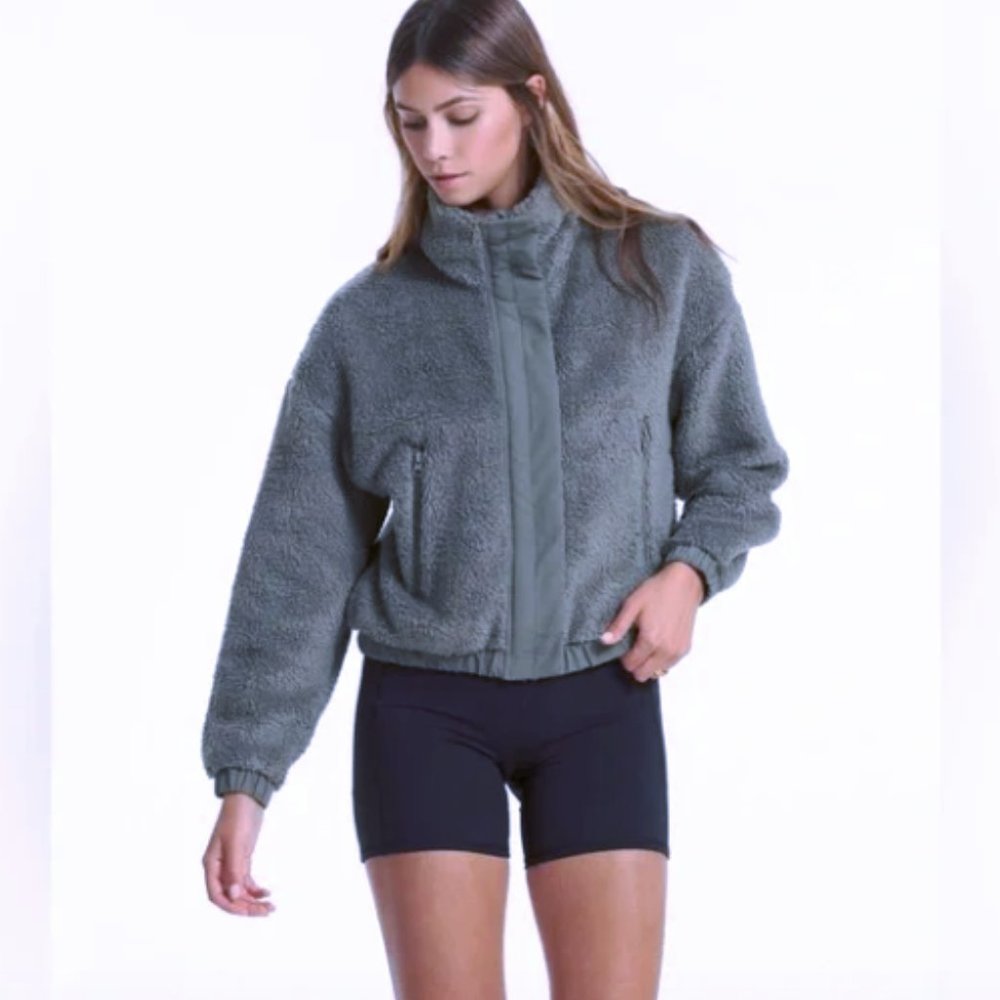 Vuori cozy sherpa full zip up fleece jacket - M